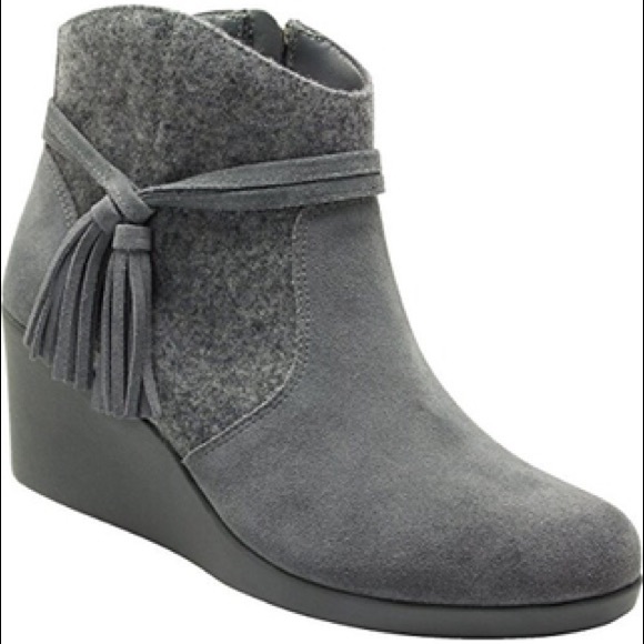 crocs leigh wedge boot